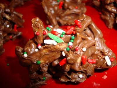 chocolate and butterscotch chow mein noodle no-bake cookies 