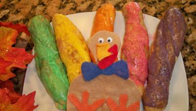 You can also stack these fun feathers on a plate for a smaller family dinner.  Don't forget to add a homemade turkey head!
